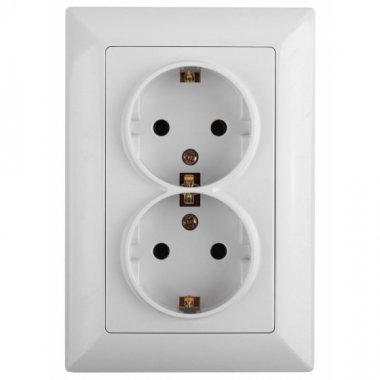 Фотография товара 'Эра Розетка Intro Solo 4-208-01 с заземлением двойная 2X2P+E Schuko со шторками, 16А-250В, IP20, СУ, белый Б0053697'
